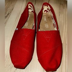 Like New Red Toms 7.5